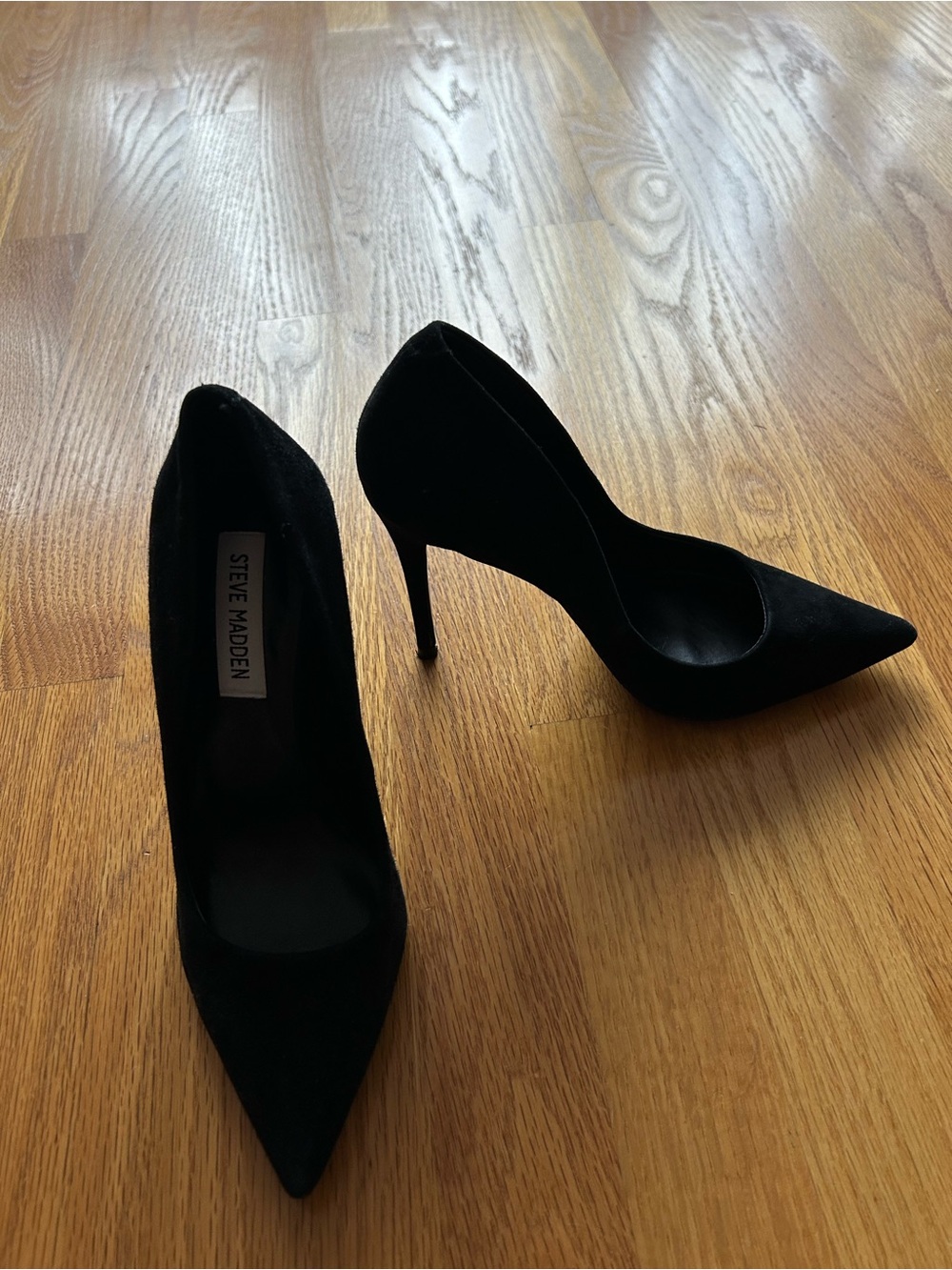 Black Steve Madden Suede heels 🍓